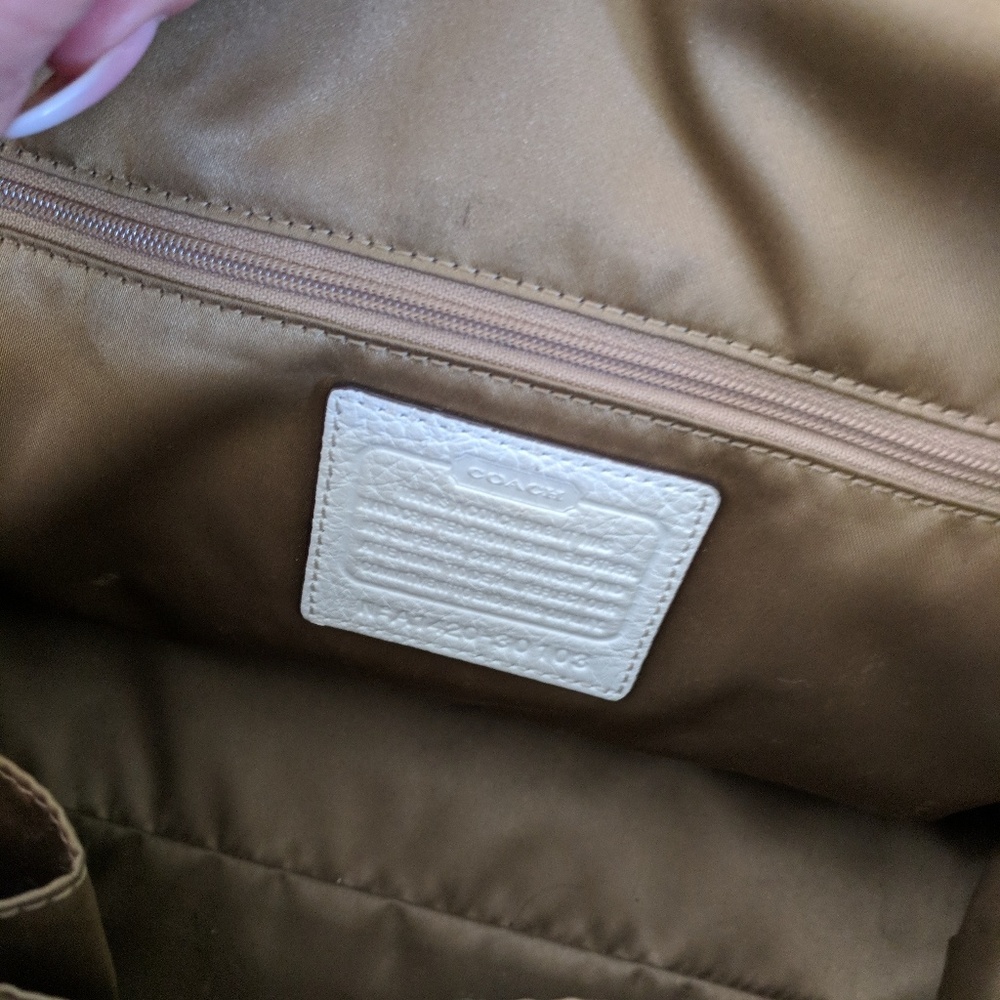 ❌SOLD❌White Coach purse - Picture 6 of 8